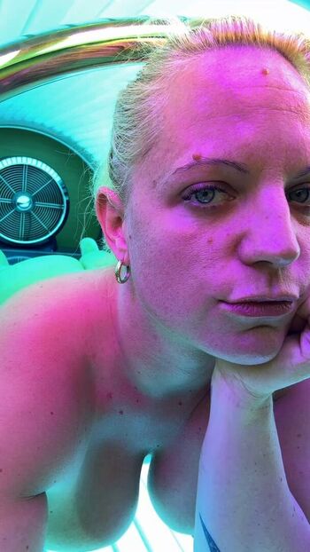 Szuzy blue image