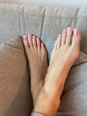 Tall fit feet image