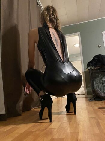 Tallblondebabe28 image
