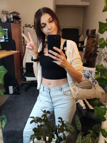 Tania derveaux page 8 image