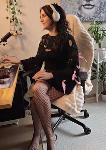 Tania derveaux page 6 image