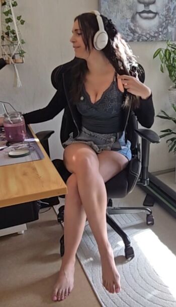 Tania derveaux page 4 image