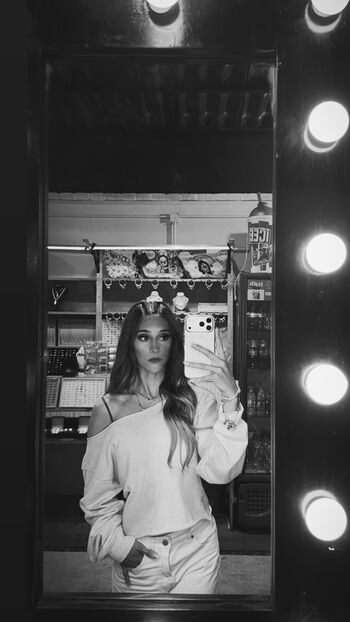 Tatiana flores image