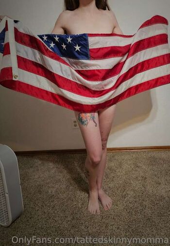 Tattedskinnymomma01 image