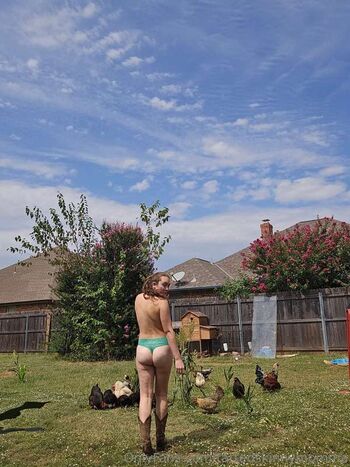 Tattedskinnymomma01 image