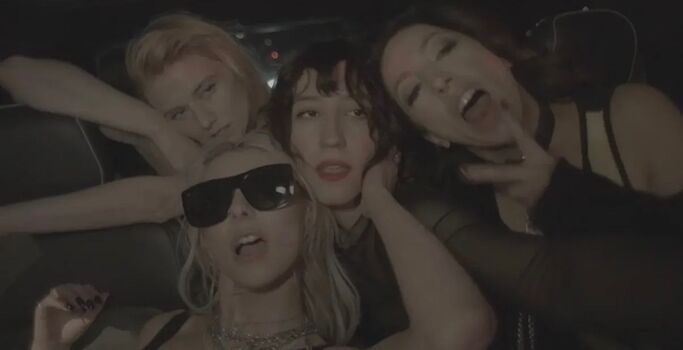 Taylor momsen 1 page 2 image