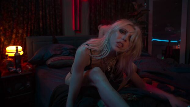 Taylor momsen 1 image