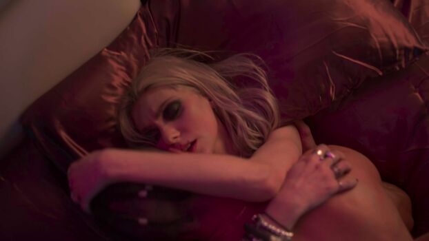 Taylor momsen 1 image