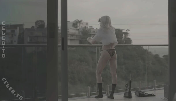 Taylor momsen 1 image