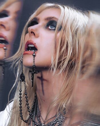 Taylor momsen 1 image