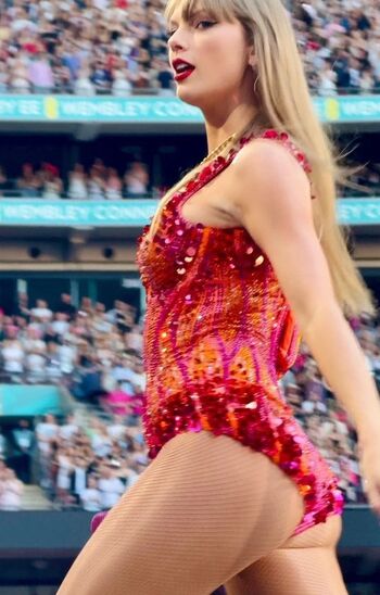 Taylor swift 1 image