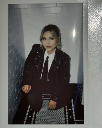 Taylor tomlinson image