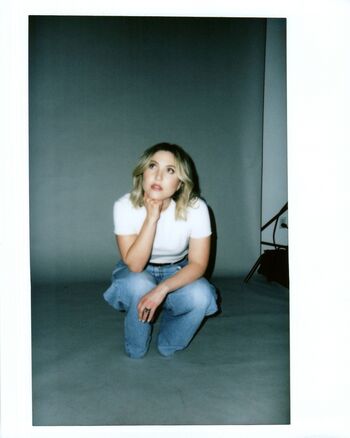 Taylor tomlinson image