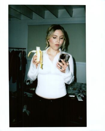 Taylor tomlinson image