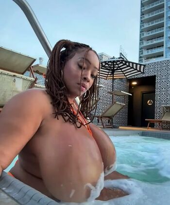 Temptressxclusive image