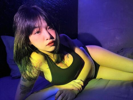 Thai girls 1 image