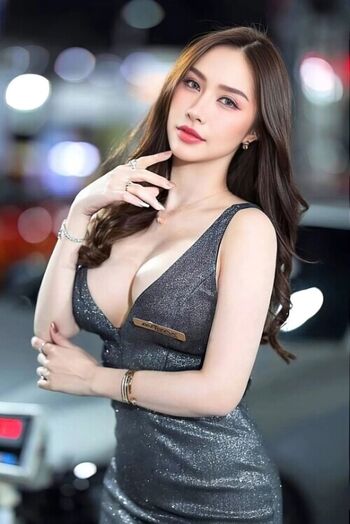 Thai girls 1 image
