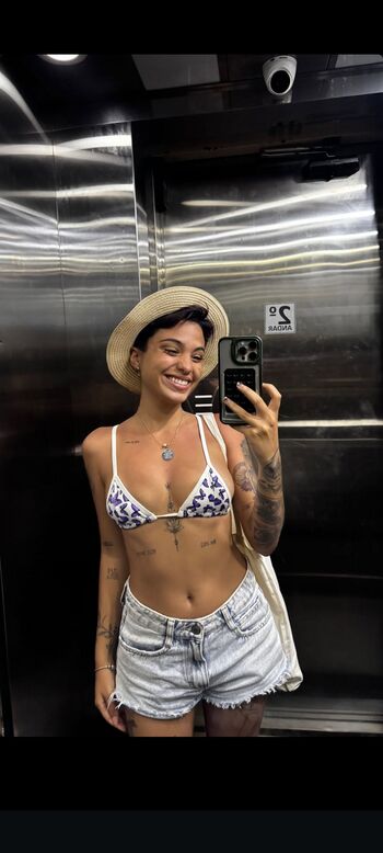 Thallita treyce image