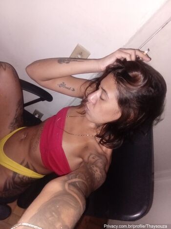 Thays souza image