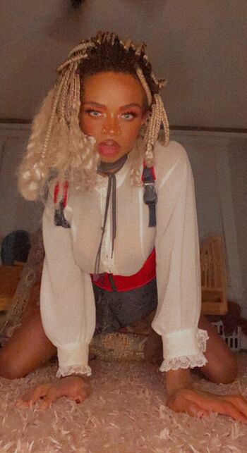 Thebanannaqueen image