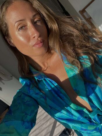 Thenudeblogger image