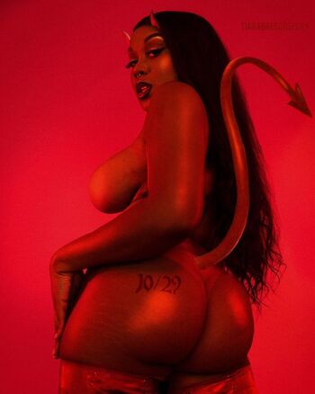 Tiarabreecosplay image