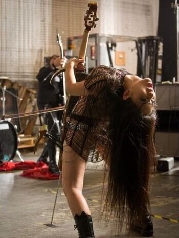 Tina guo image