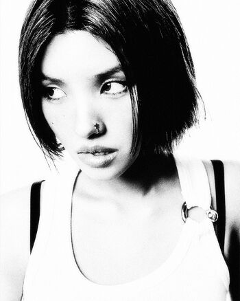 Tiny pretty j page 3 image
