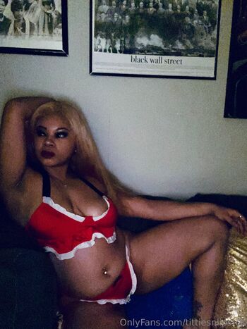 Tittiesnlipstck image
