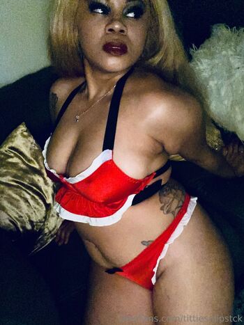 Tittiesnlipstck image