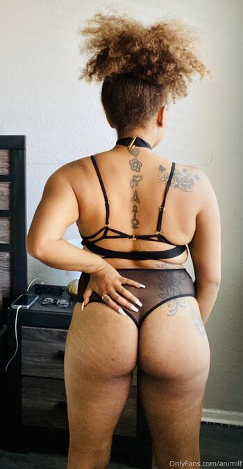 Tittiesnlipstck image