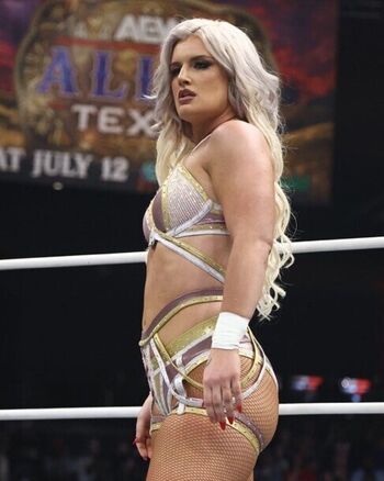 Toni storm aew image