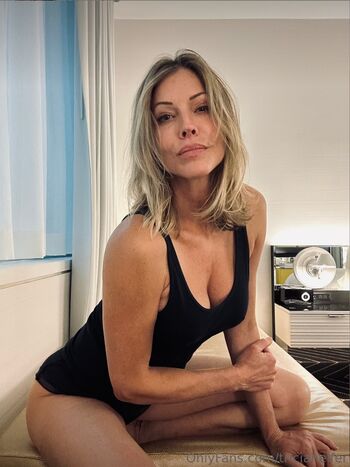 Tricia helfer image