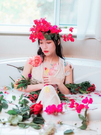 Triciaisabirdy image