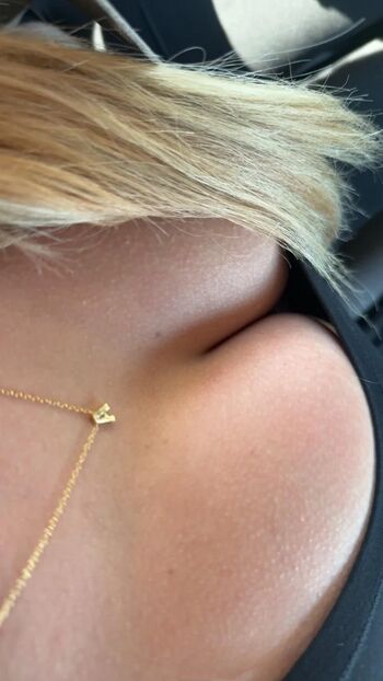 Turtleegirll image