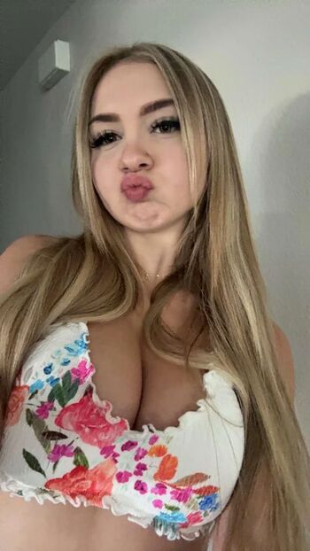 Turtleegirll image