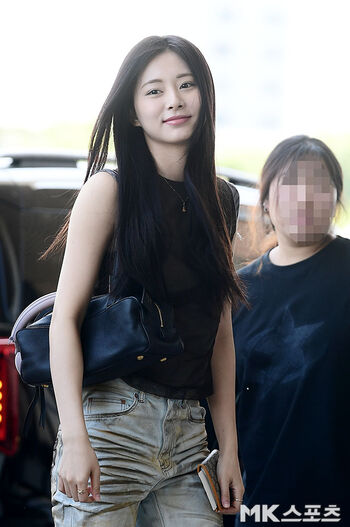 Tzuyu page 3 image