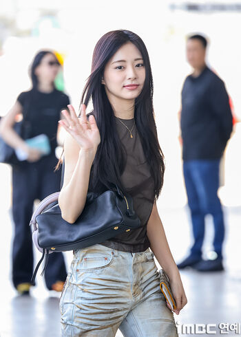 Tzuyu page 3 image