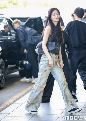 Tzuyu page 3 image