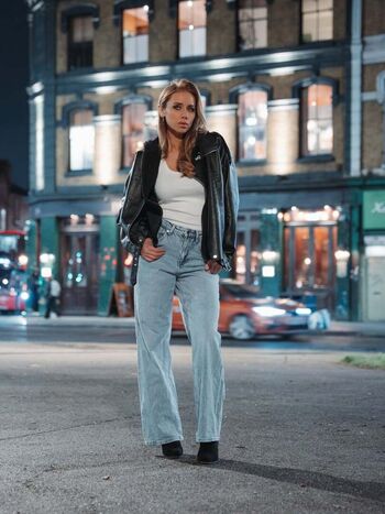 Una healy image