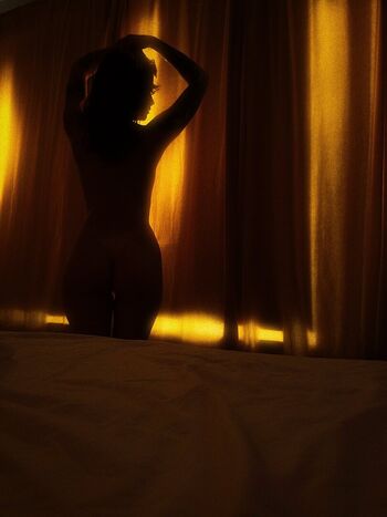 Unadamadesnuda image