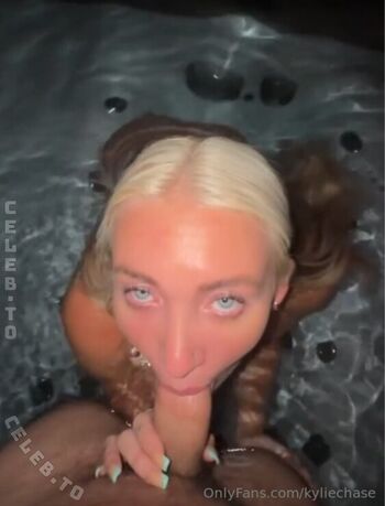 Urefavoriteblondevip 1 image