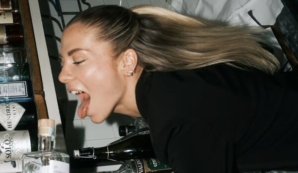 Valentina pahde image