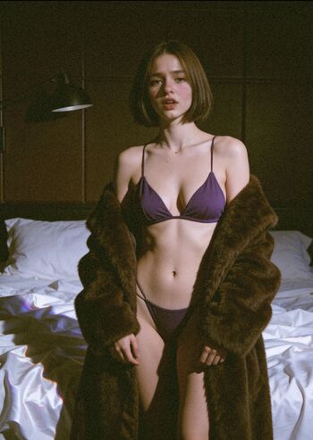 Valeria flores image