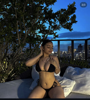 Valerieee3x image