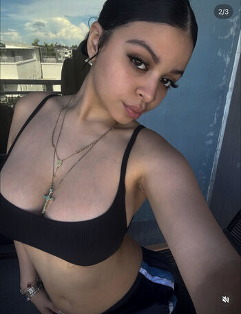 Valerieee3x image