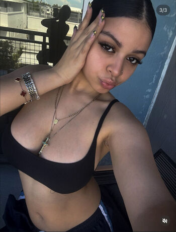 Valerieee3x image
