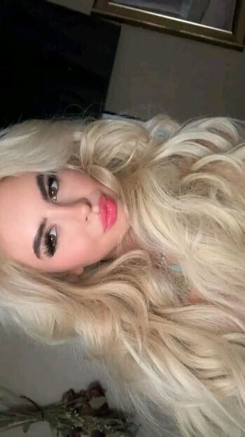 Valianna rose image