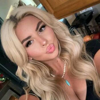 Valianna rose image