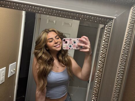 Valianna rose image